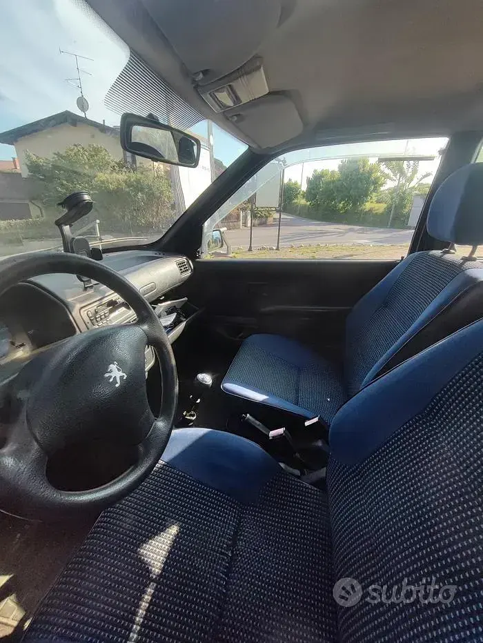 Usata Peugeot 106 60 CV (44 kW) 2001 Grigio Utilitaria