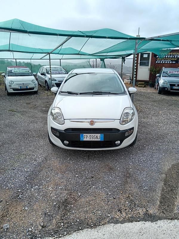 Bianco Usata 2010 Fiat Grande Punto Due volumi | 3500 € (Buon prezzo) - Immagine 1/4