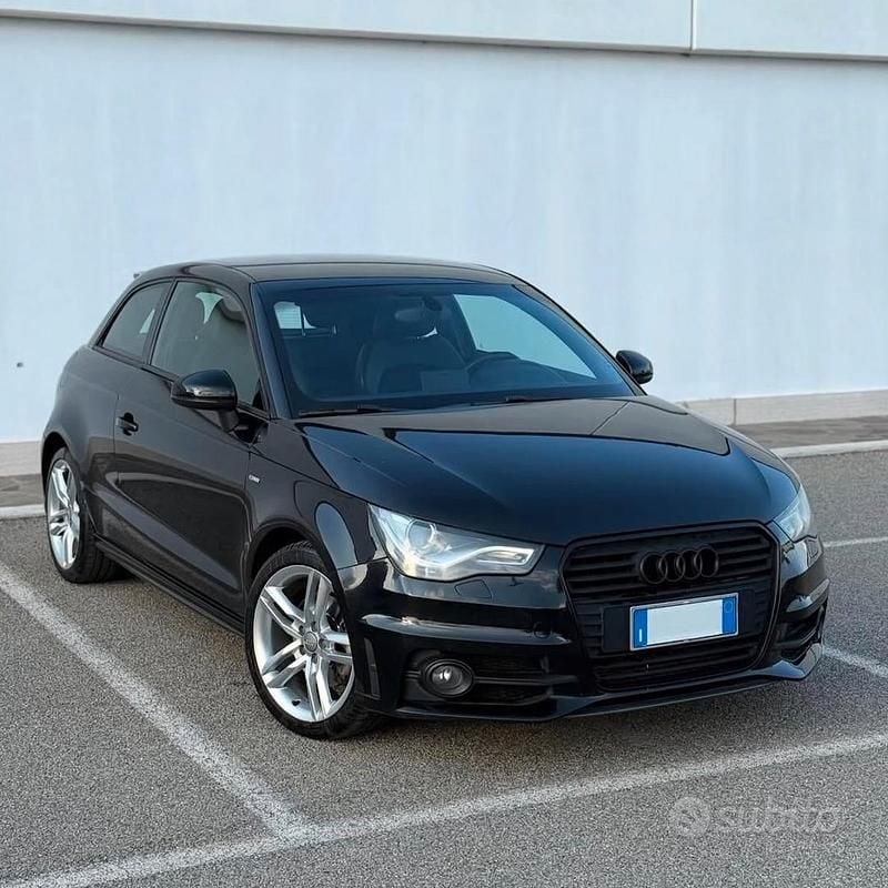 Nero Usata 2013 Audi A1 Ambition Tre volumi | 7850 € (Buon prezzo) - Immagine 1/4