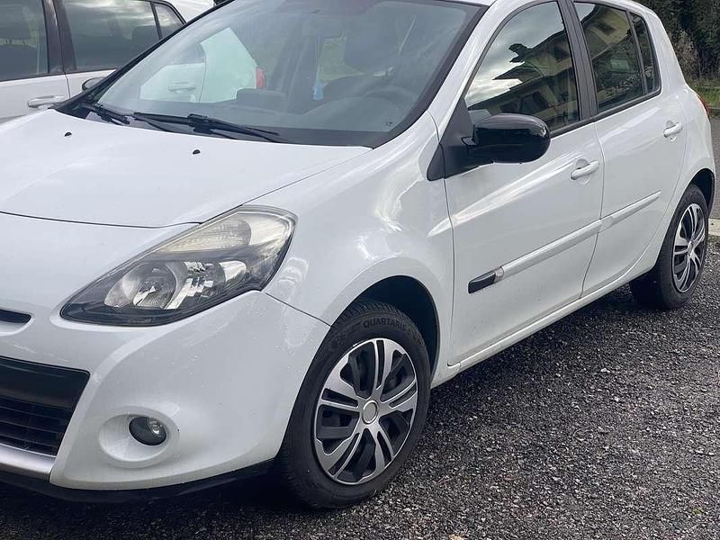 Usata Renault Clio III 75 CV (55 kW) 2010 Bianco Berlina