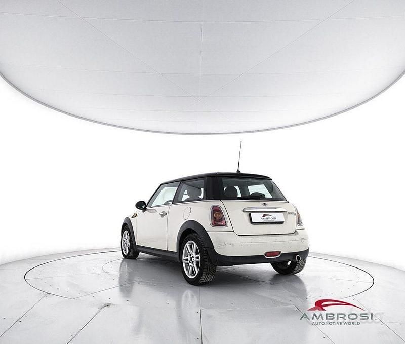 Usata Mini Cooper D Pepper 108 CV (79 kW) 2009 Marrone Utilitaria