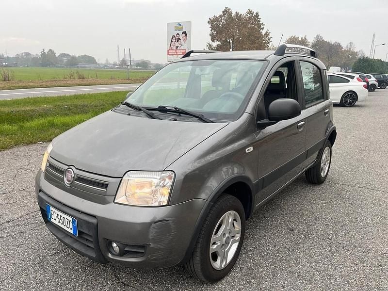Usata Fiat Panda 4x4 59 CV (43 kW) 2010 Argento Utilitaria
