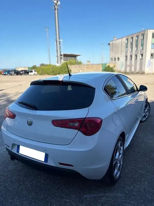 Usata Alfa Romeo Giulietta Progression 170 CV (125 kW) 2010 Bianco Utilitaria
