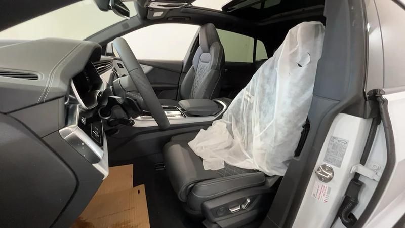 Nuova Audi Q8 S-Line 286 CV (210 kW) 2025 Bianco ghiaccio SUV