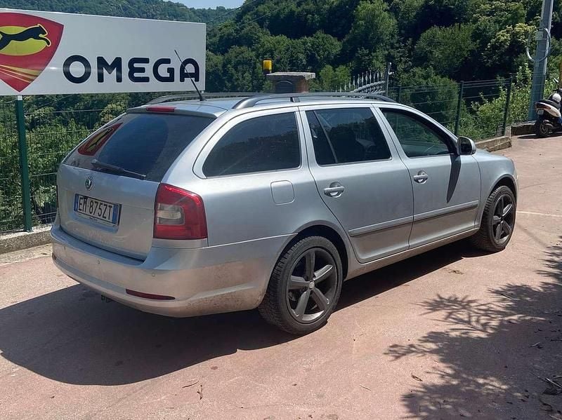 Usata Skoda Octavia 105 CV (77 kW) 2012 Blu/azzurro Station wagon