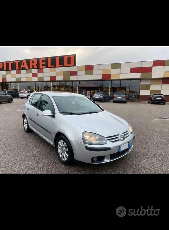 Usata VW Golf V 105 CV (77 kW) 2004 Grigio Utilitaria