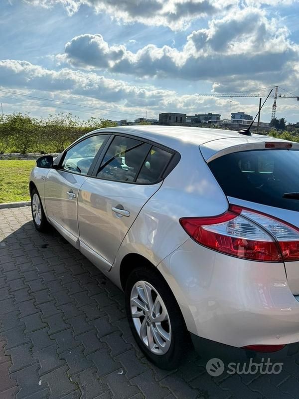 Usata Renault Mégane LIMITED 110 CV (80 kW) 2014 Grigio Berlina