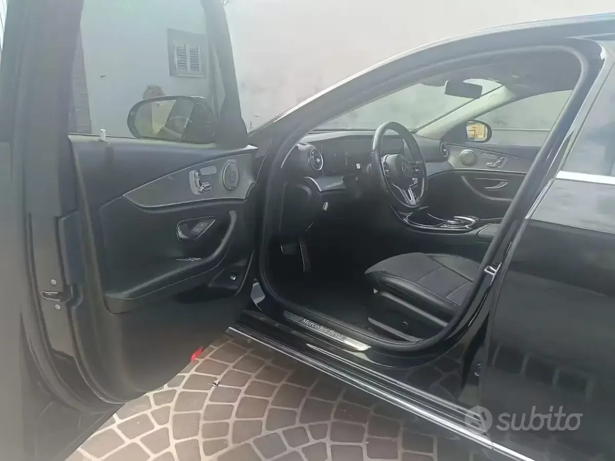 Usata Mercedes E200 Premium Plus 160 CV (117 kW) 2019 Nero Berlina