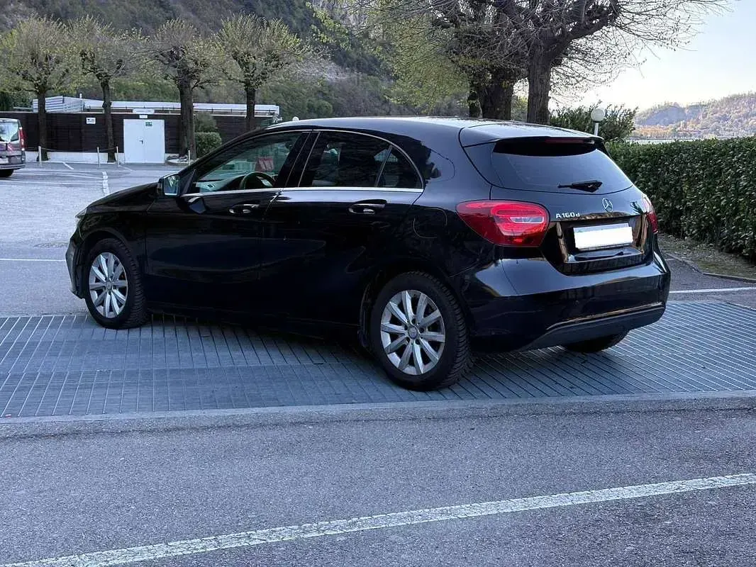 Usata Mercedes A160 90 CV (66 kW) 2017 Nero Utilitaria