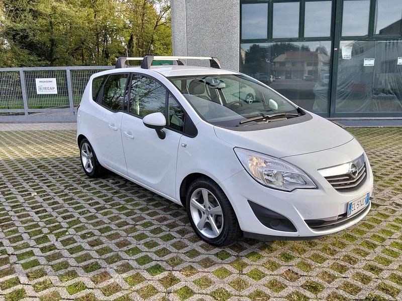 Usata Opel Meriva 101 CV (74 kW) 2011 Bianco Monovolume