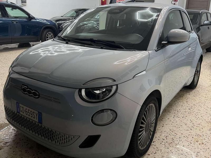 Usata Fiat 500e 42 kW (58 CV) 2020 Blu/azzurro Utilitaria