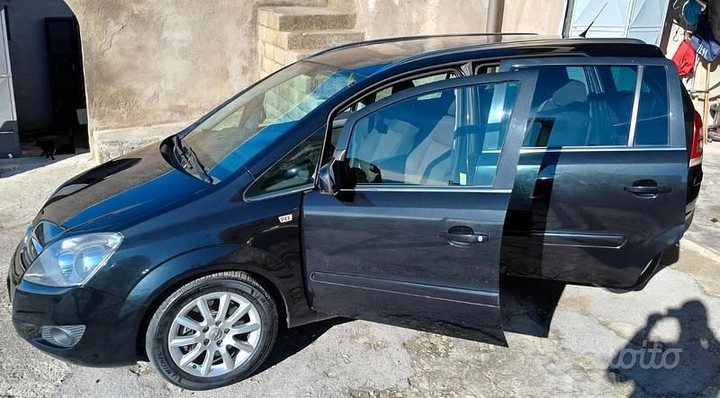 Usata Opel Zafira 150 CV (110 kW) 2014 Blu Monovolume
