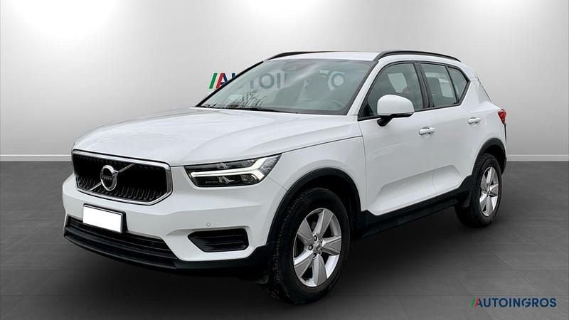 Usata Volvo XC40 Momentum 129 CV (94 kW) 2021 Bianco SUV