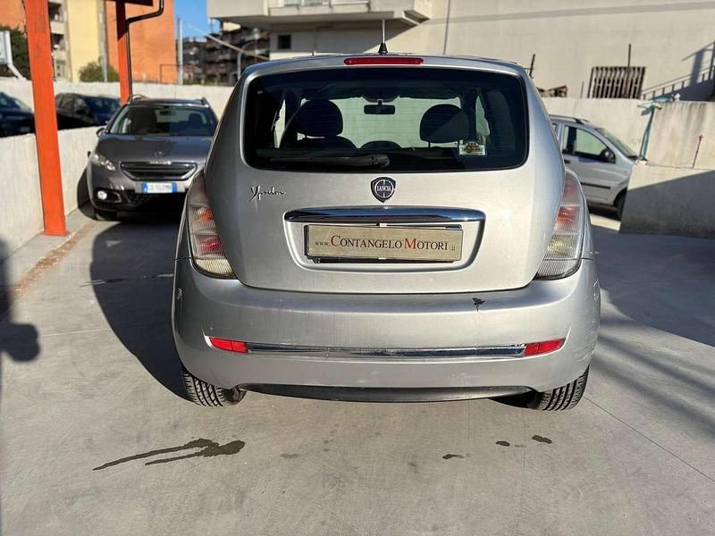 Usata Lancia Ypsilon 77 CV (56 kW) 2011 Argento Utilitaria