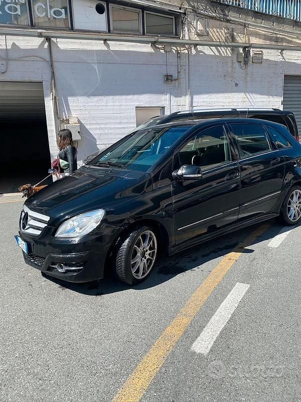 Usata Mercedes B200 2009 Nero Monovolume