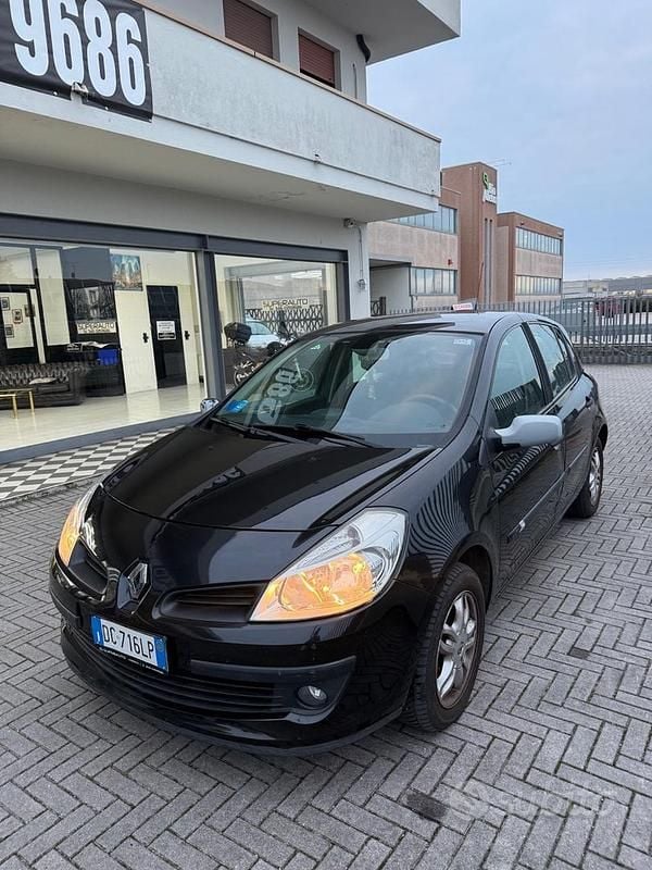 Usata Renault Clio II Luxe 85 CV (62 kW) 2006 Nero Berlina