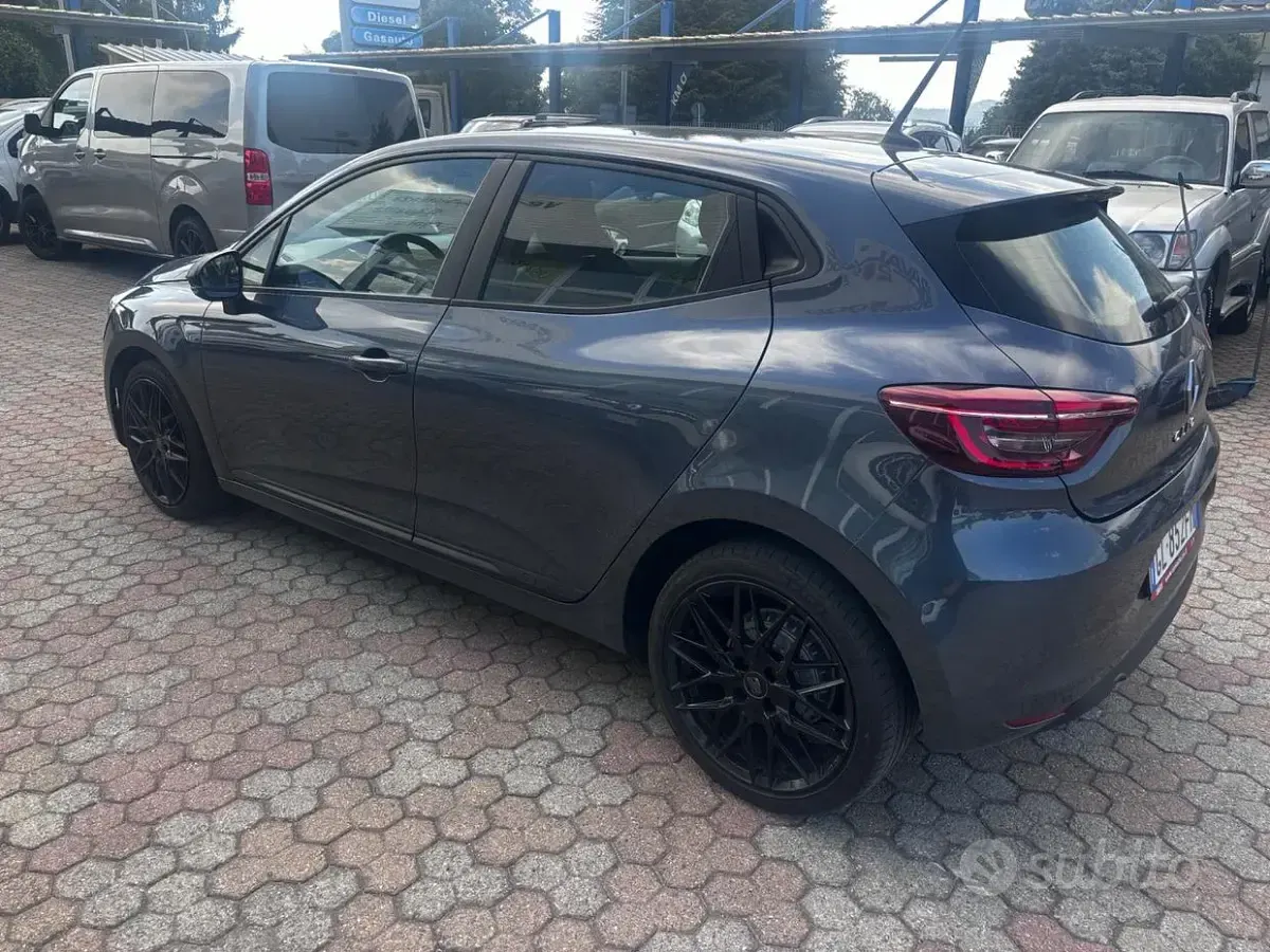 Usata Renault Clio V Techno 91 CV (66 kW) 2022 Nero Berlina
