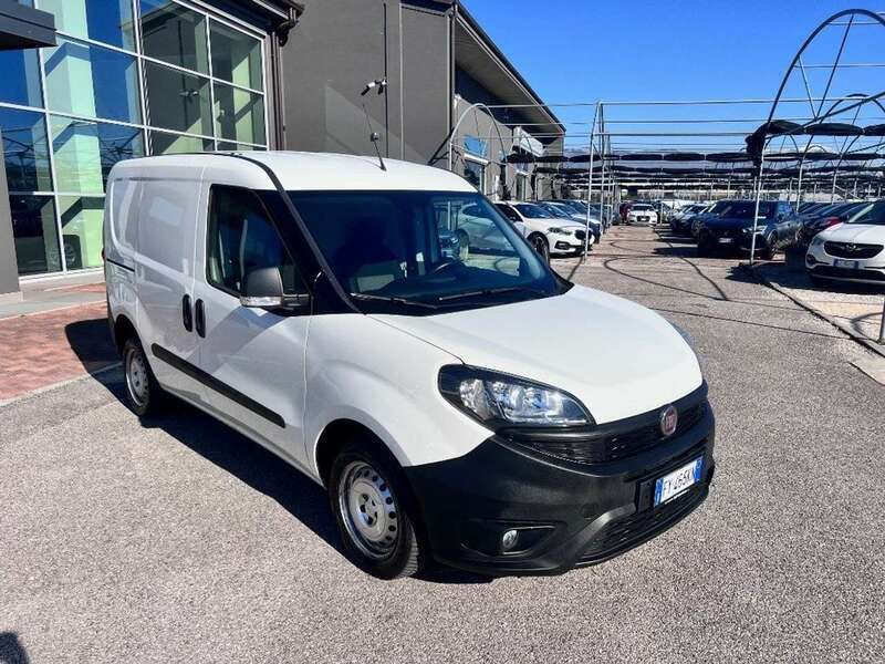 Usata Fiat Doblò Lounge 105 CV (77 kW) 2019 Bianco Monovolume