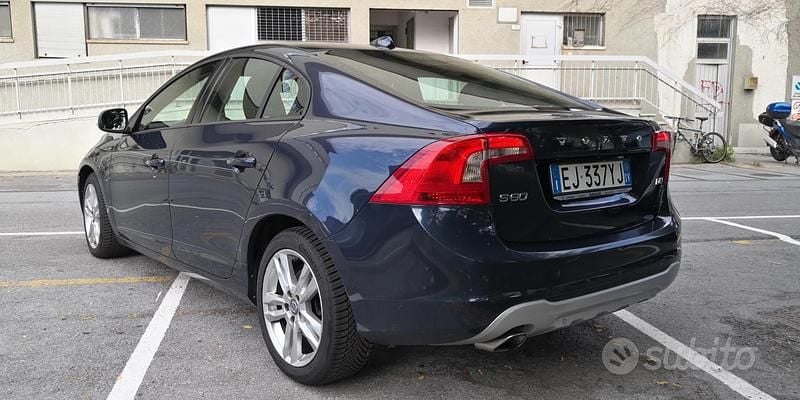 Usata Volvo S60 136 CV (100 kW) 2011 Blu Berlina