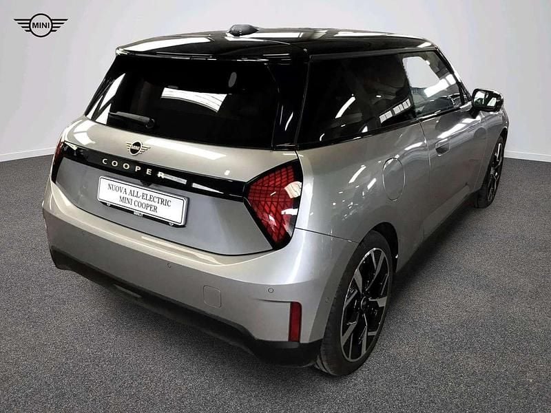 Usata Mini Cooper Favoured 135 kW (184 CV) 2025 Grigio Utilitaria