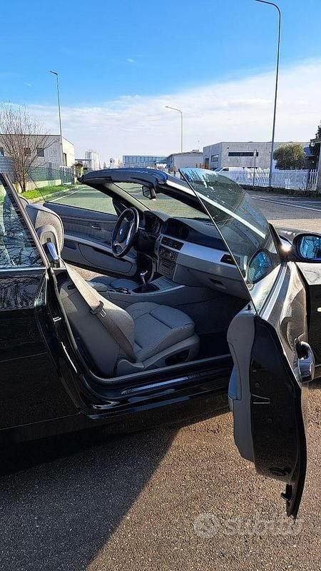 Usata BMW 320 Cabriolet Efficient Dynamics 177 CV (130 kW) 2008 Nero Cabrio