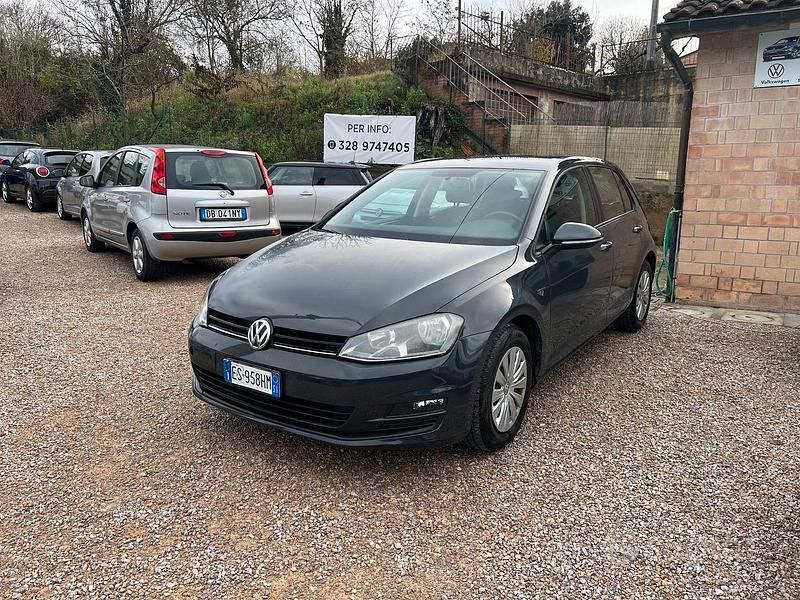 Grigio Usata 2013 VW Golf VII Sound Tre volumi | 8900 € (Buon prezzo) - Immagine 1/4
