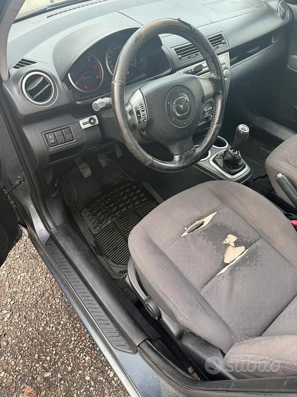 Usata Mazda 2 68 CV (50 kW) 2005 Grigio Utilitaria