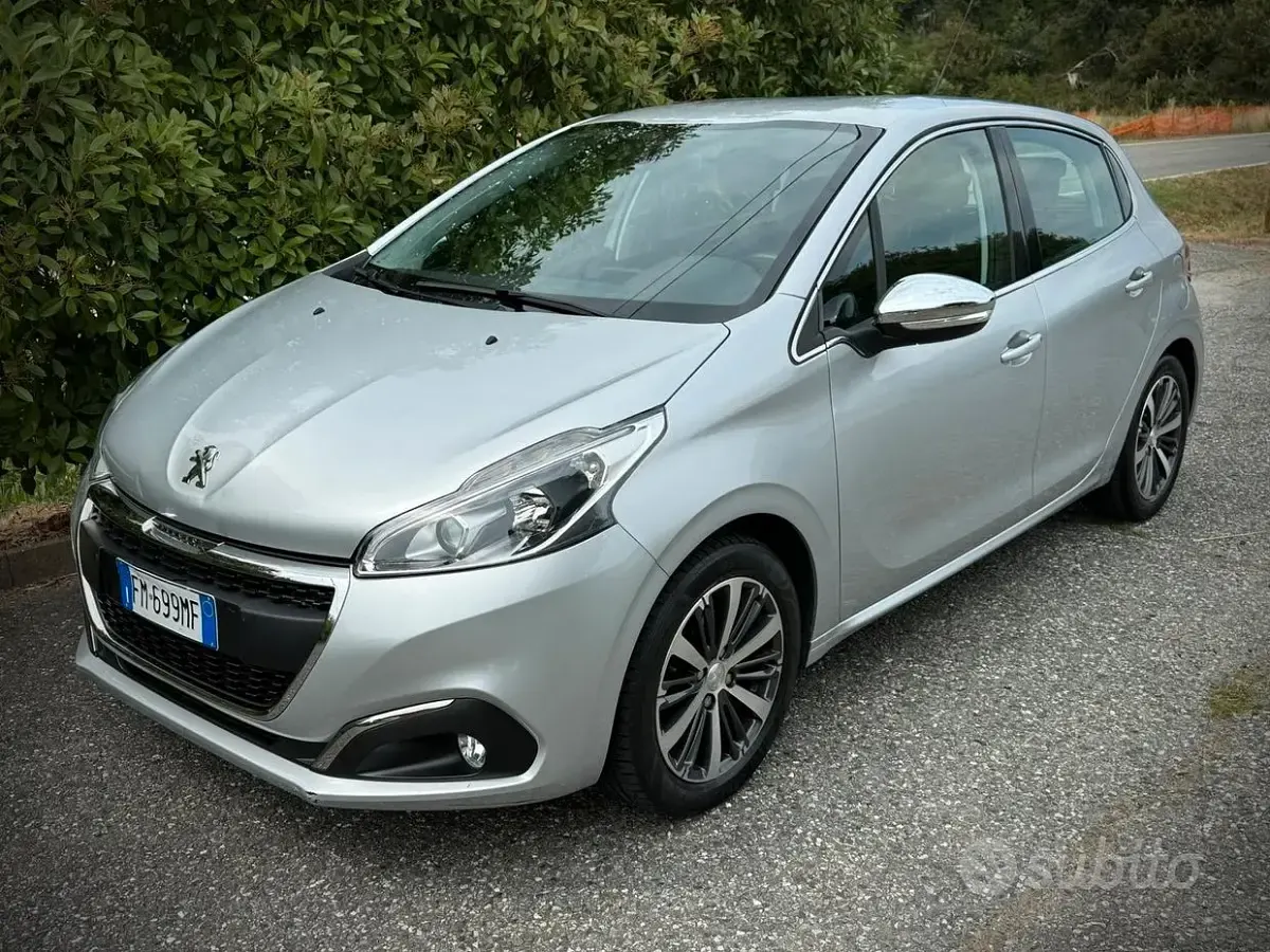 Usata Peugeot 208 82 CV (60 kW) 2018 Grigio Utilitaria