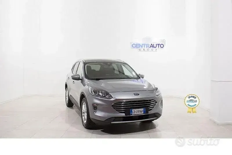 Usata Ford Kuga Titanium 120 CV (88 kW) 2020 Argento SUV