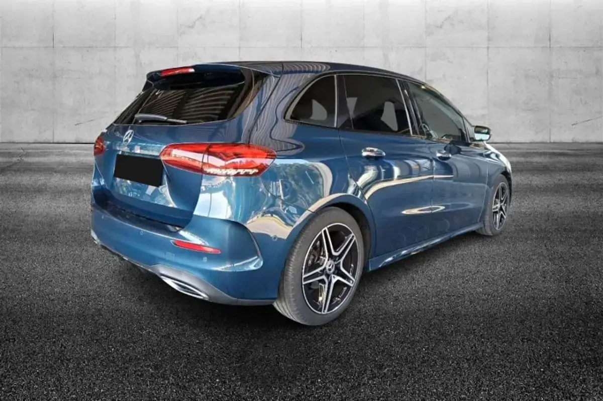 Usata Mercedes B180 Premium 116 CV (85 kW) 2021 Blu/azzurro Utilitaria