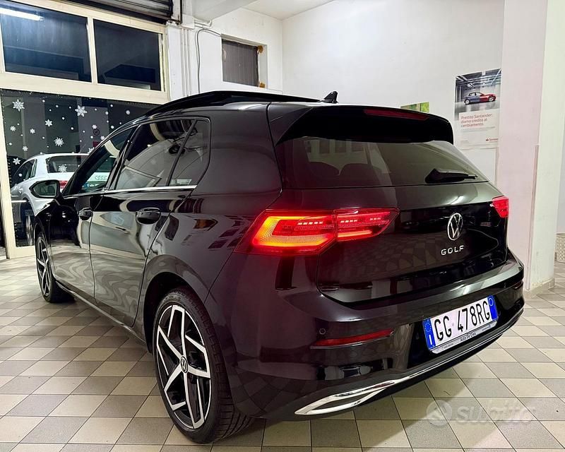 Usata VW Golf VII 150 CV (110 kW) 2021 Nero Utilitaria