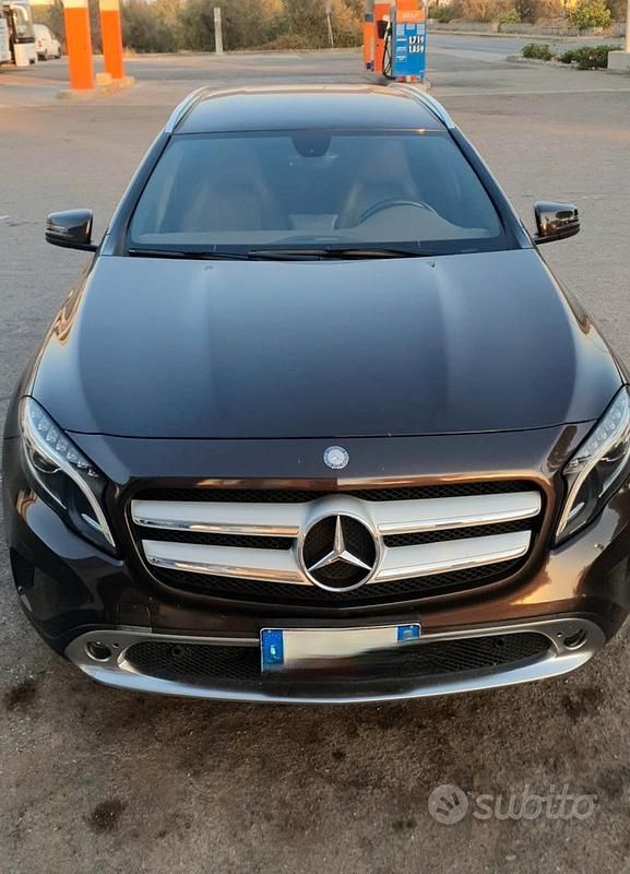 Usata Mercedes GLA200 136 CV (100 kW) 2014 Marrone SUV