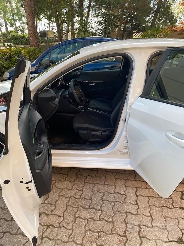 Usata Peugeot 208 101 CV (74 kW) 2024 Bianco Utilitaria