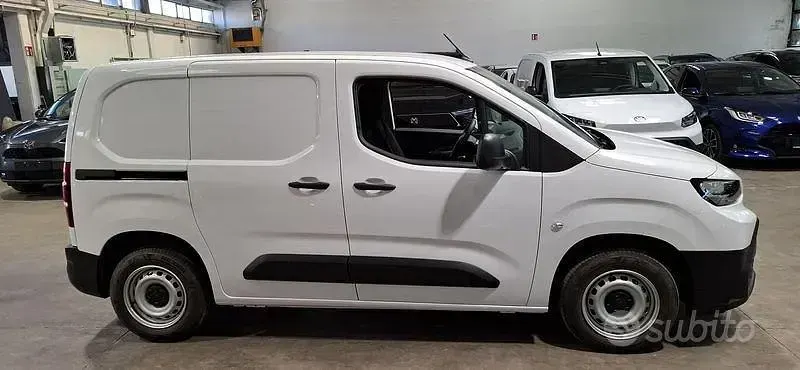 Nuova Toyota Proace Verso Active 110 CV (80 kW) 2026 Bianco Station wagon