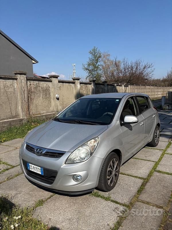 Usata Hyundai i20 Classic 78 CV (57 kW) 2011 Grigio Utilitaria