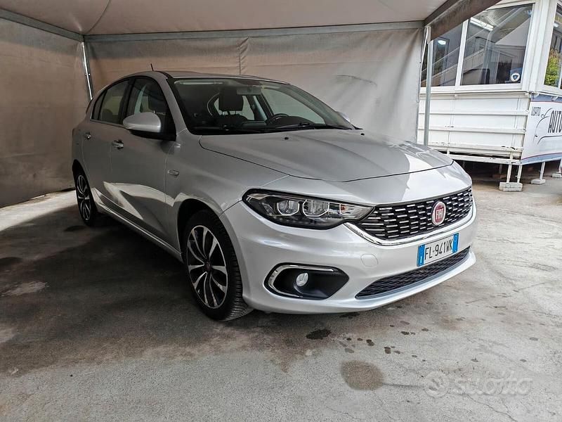 Usata Fiat Tipo Lounge 120 CV (88 kW) 2017 Grigio Berlina