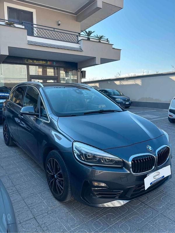 Usata BMW 218 Sport Line 151 CV (111 kW) 2018 Grigio Station wagon