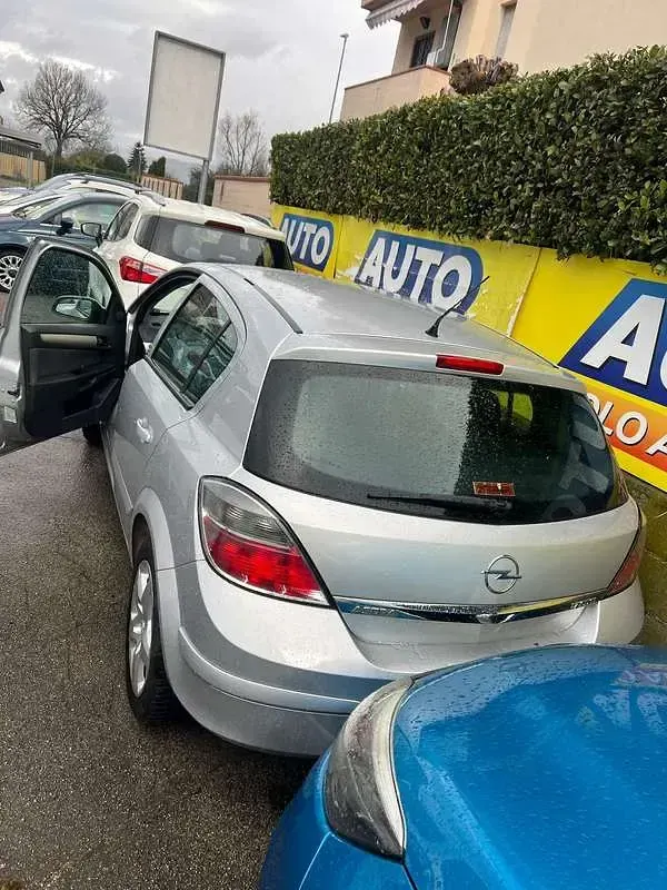 Usata Opel Astra 75 CV (55 kW) 2008 Berlina