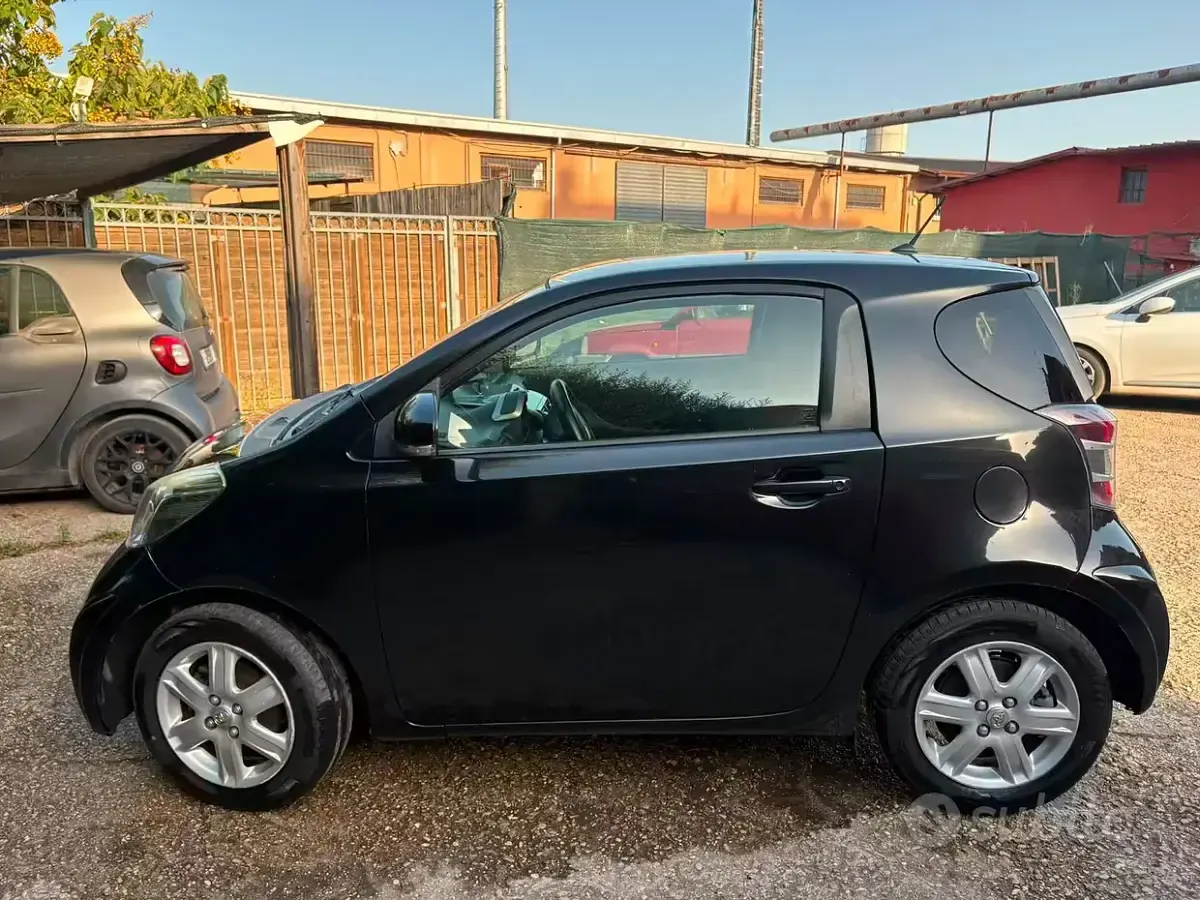 Usata Toyota iQ 68 CV (50 kW) 2010 Nero Utilitaria