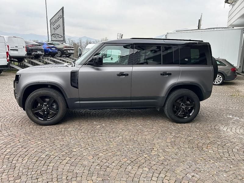 Usata Land Rover Defender SE 250 CV (183 kW) 2024 Nero metallizzato SUV