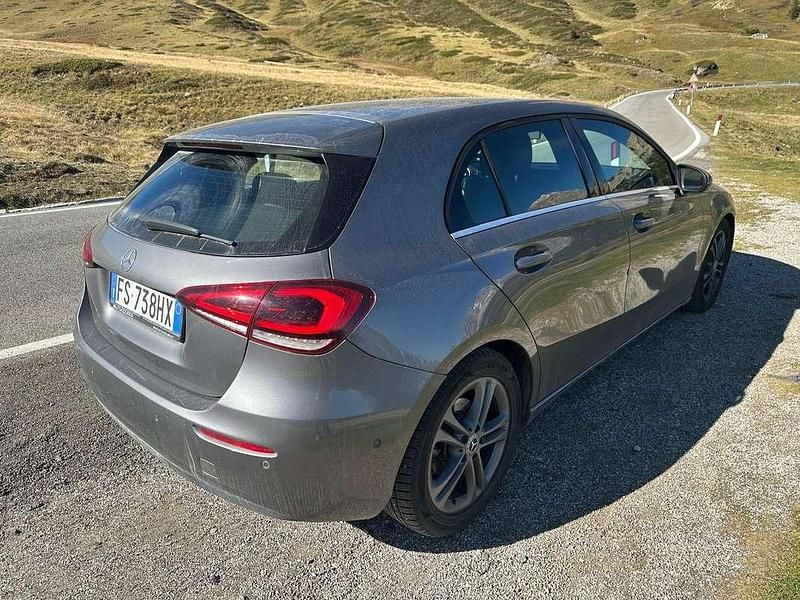Usata Mercedes A180 Business 116 CV (85 kW) 2019 Grigio Berlina
