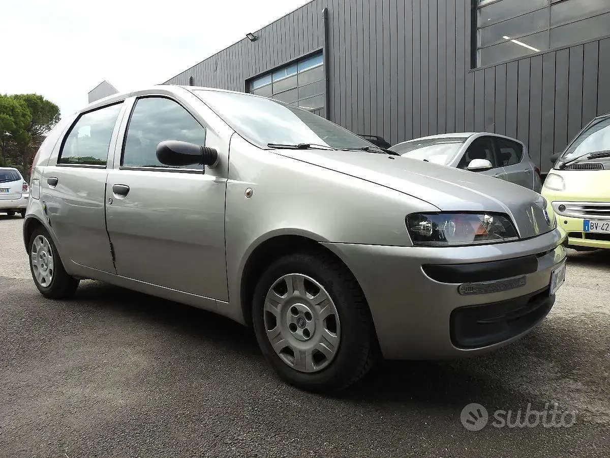 Usata Fiat Punto 60 CV (44 kW) 2000 Utilitaria