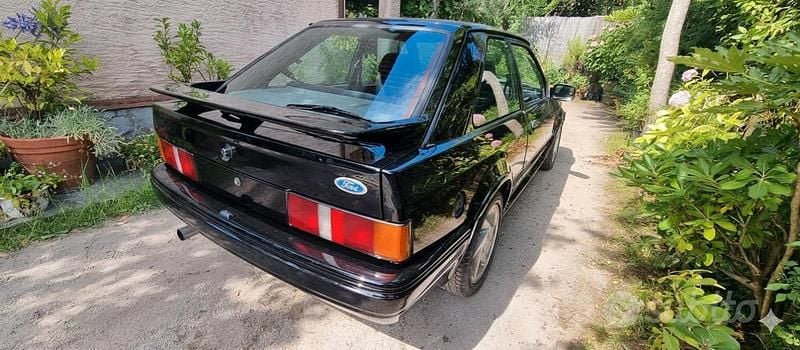 Usata Ford Escort RS 132 CV (97 kW) 1987 Nero Berlina