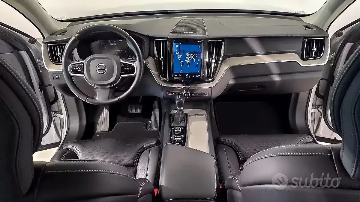 Usata Volvo XC60 Inscription 250 CV (183 kW) 2019 Argento SUV