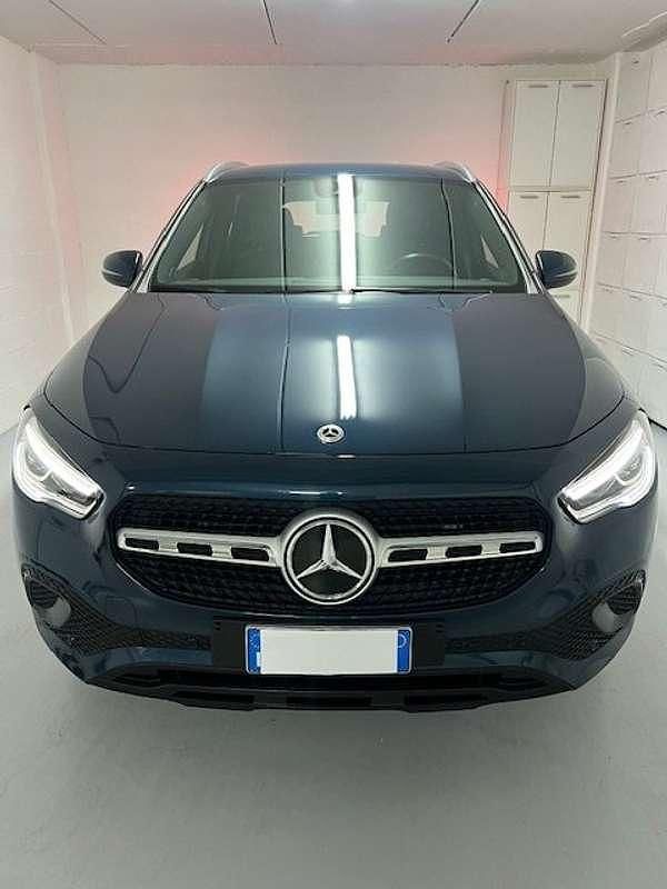Blu/azzurro Usata 2021 Mercedes GLA180 SUV | 29.900 € (Buon prezzo) - Immagine 1/4
