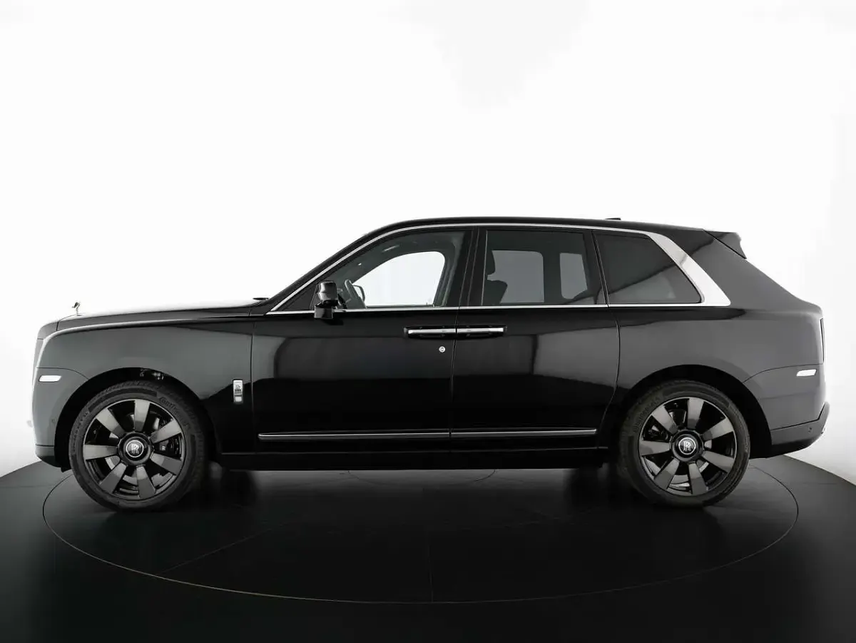 Usata Rolls Royce Cullinan 571 CV (419 kW) 2020 Nero SUV