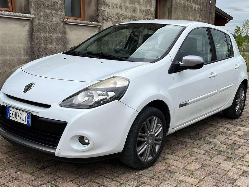 Usata Renault Clio III 75 CV (55 kW) 2011 Bianco Berlina