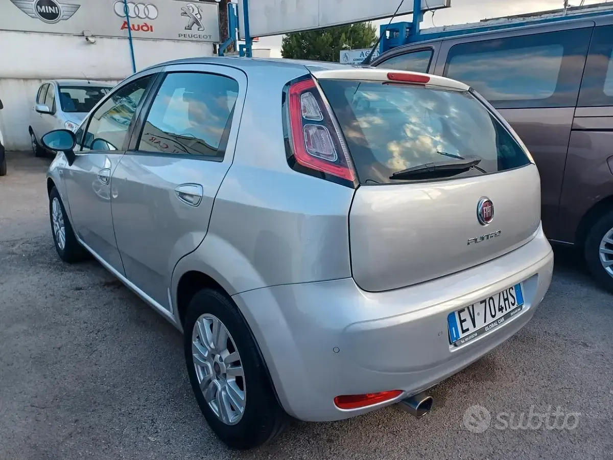 Usata Fiat Punto Lounge 69 CV (50 kW) 2014 Grigio Utilitaria