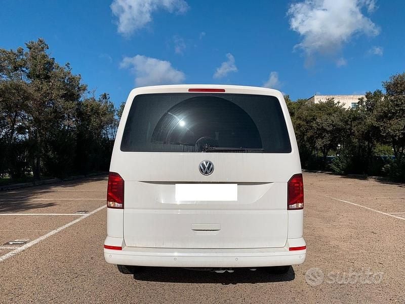 Beige Usata 2023 VW Caravelle Comfortline Monovolume | 32.000 € (Super prezzo) - Immagine 1/4