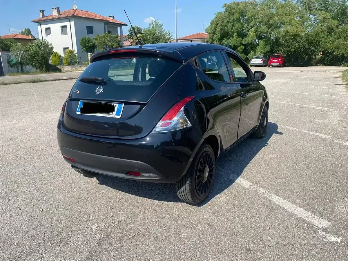 Usata Lancia Ypsilon 69 CV (50 kW) 2015 Utilitaria